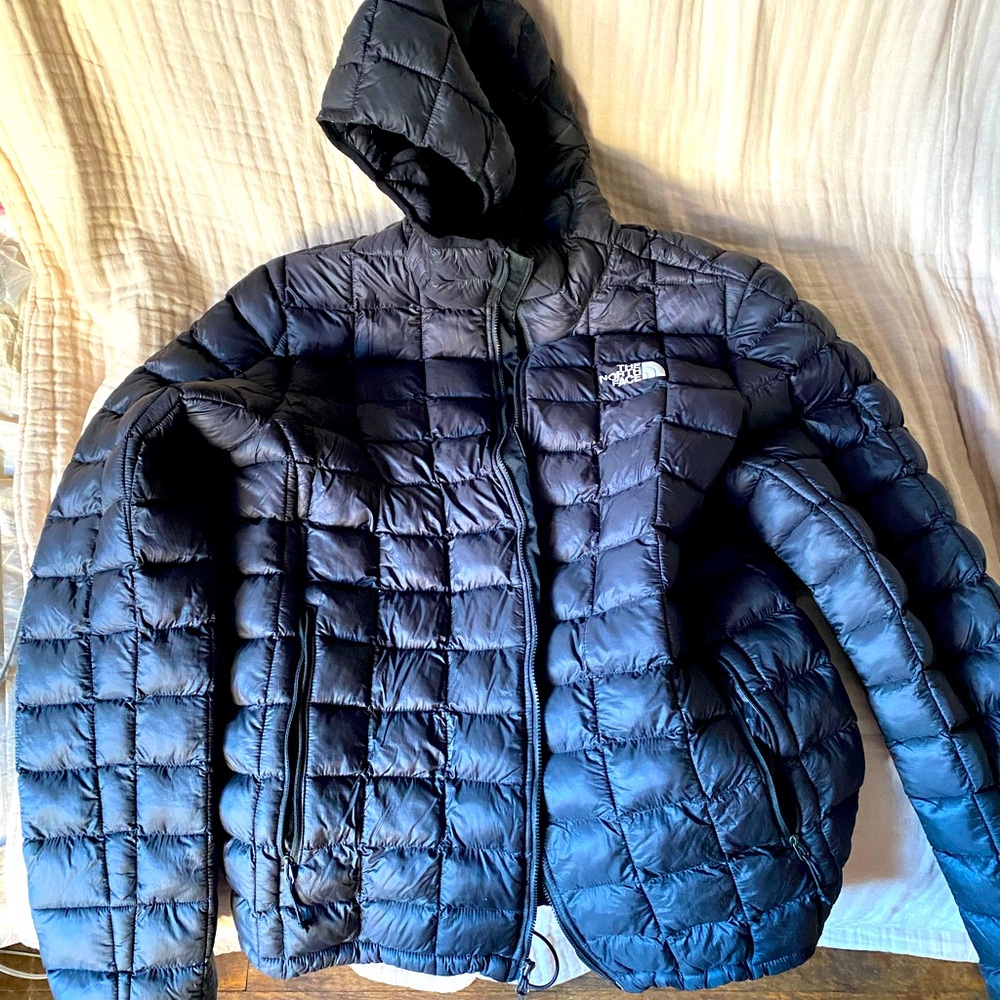 North Face Super Thermoball hoodie men’s size medium . Black